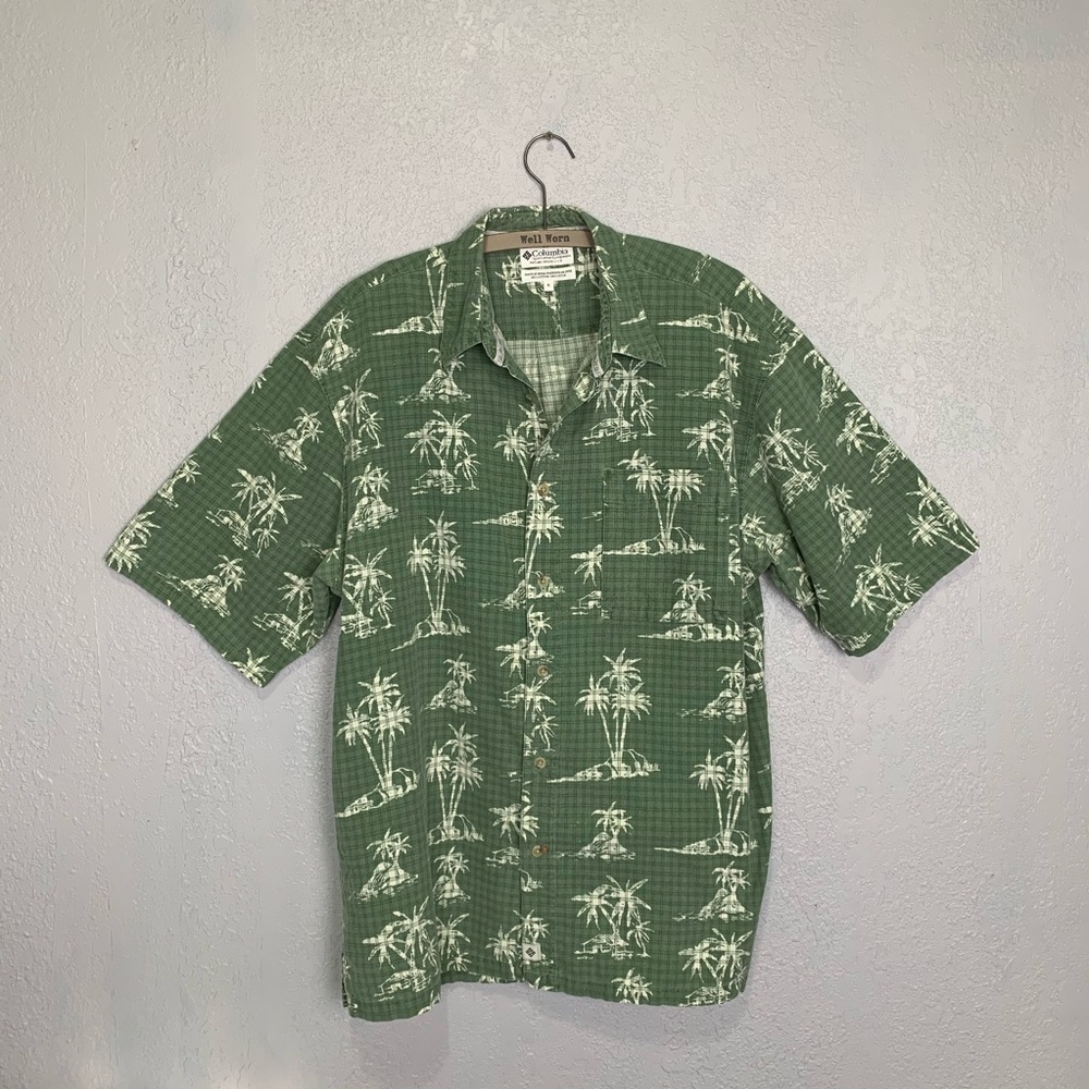 Columbia Hawaiian batik print button front shirt